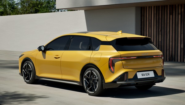 Kia K4 ma pod maską silniki 1.0 i 1.6 T-GDI i polskie ceny. Startuje od 107 tys. 490 zł