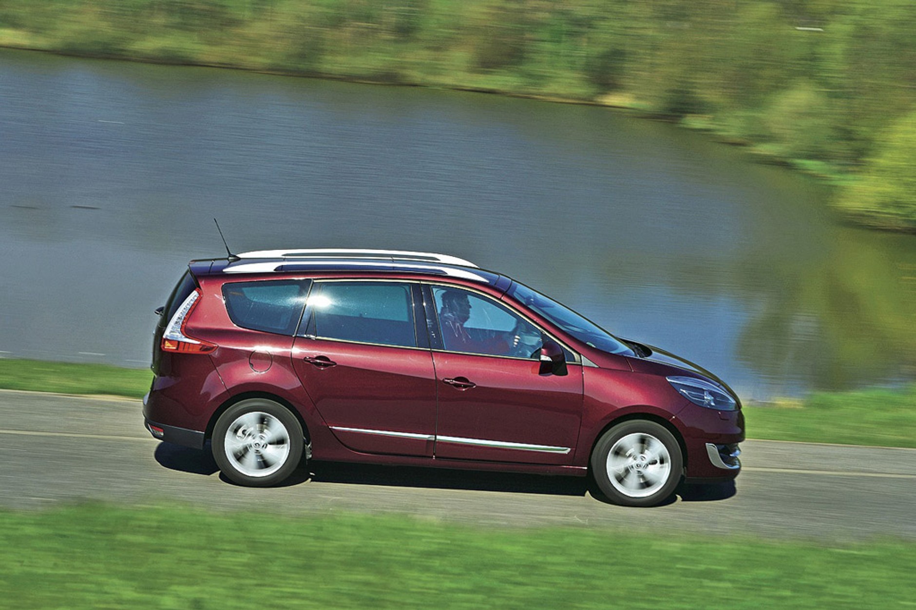 Renault Grand Scenic kontra Ford Grand C-Max, Opel Zafira i Volkswagen Touran