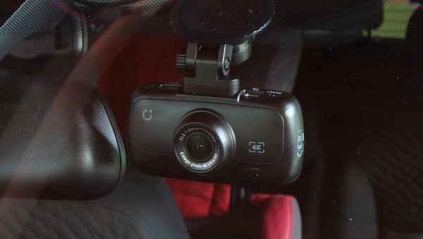 Sprawdziłem nową, wypasioną kamerkę polskiej marki do auta. Warto ją kupić?