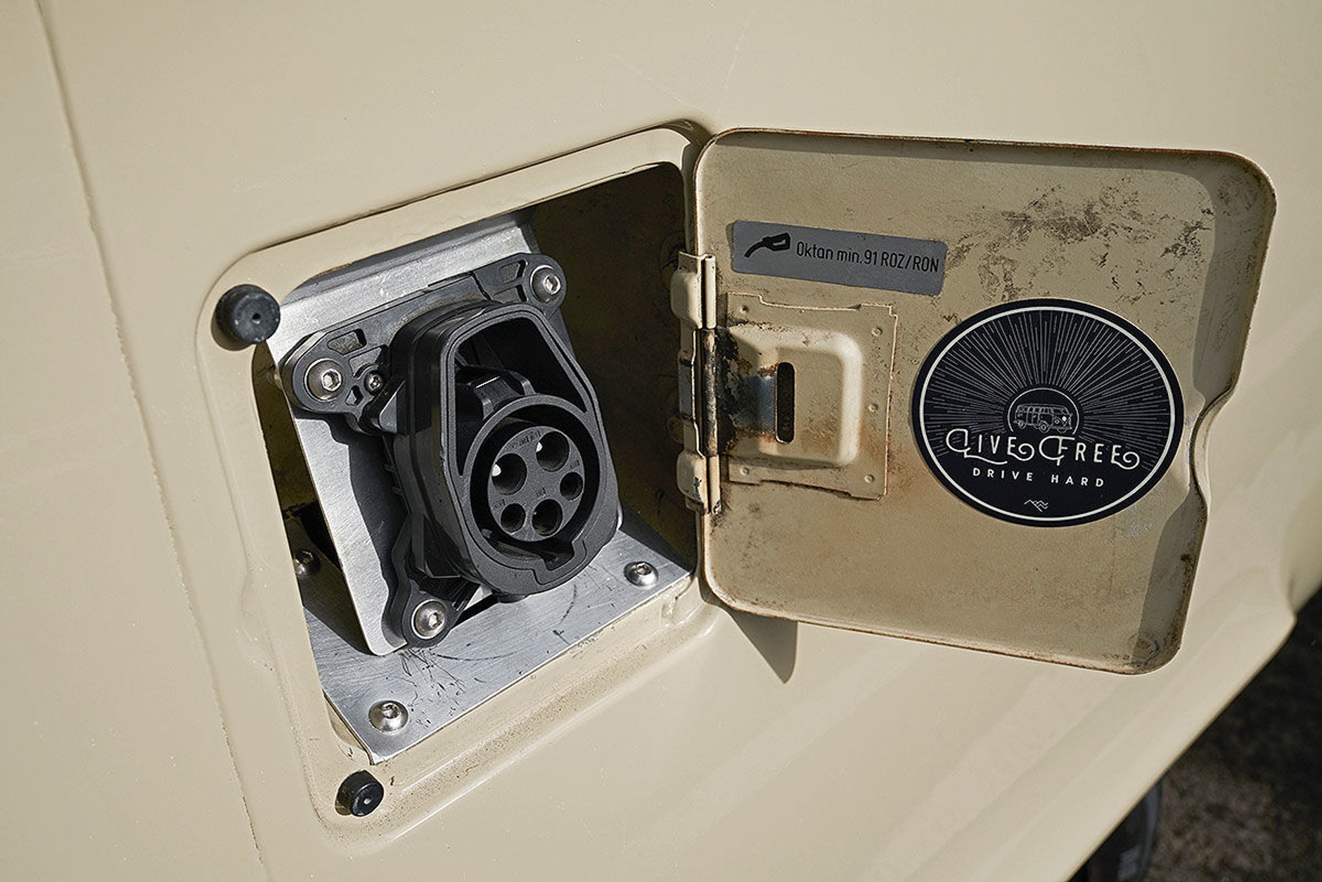 Volkswagen T2 z napędem e-Golfa