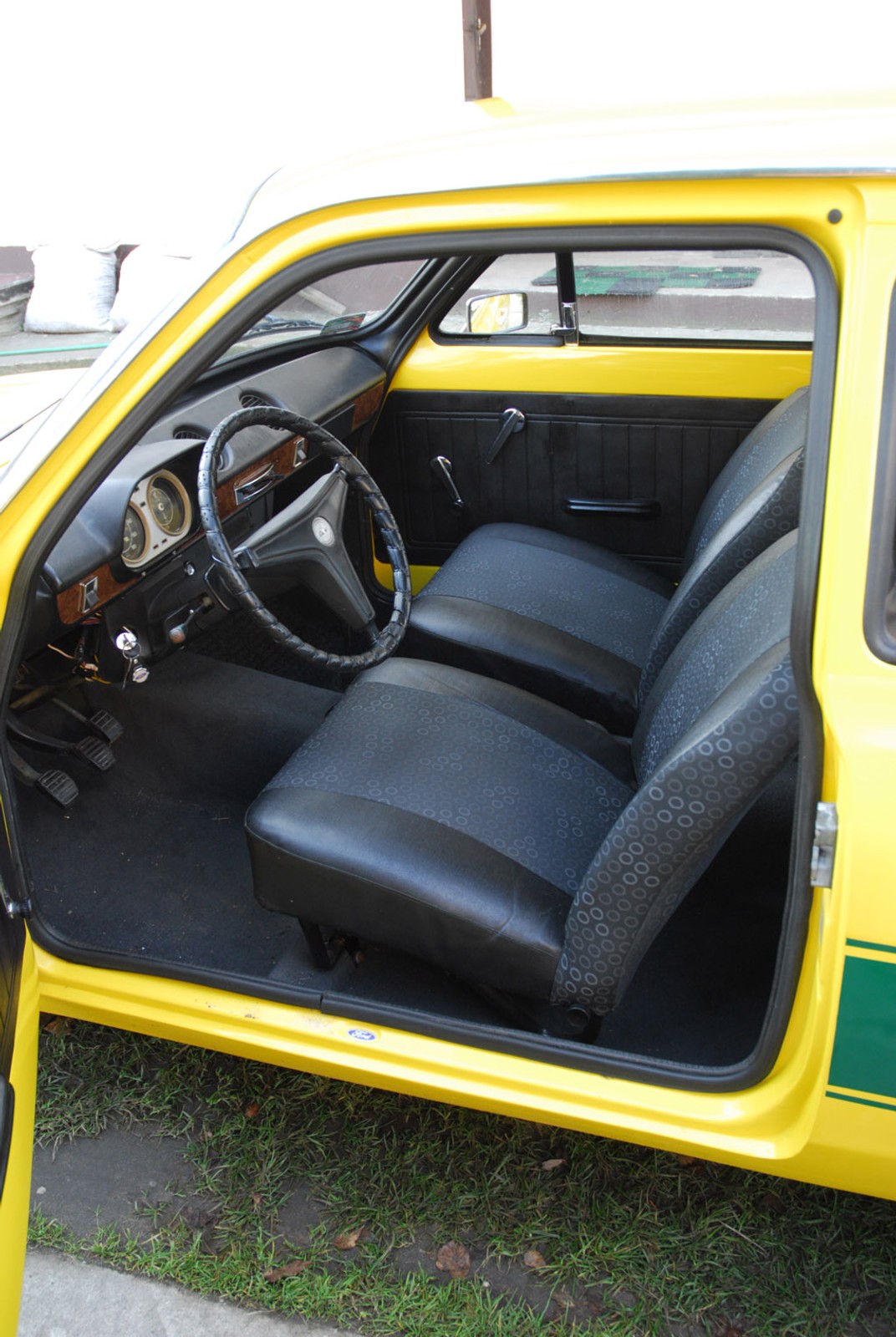 Ford Escort MKI: patrzcie, psia kostka jedzie!