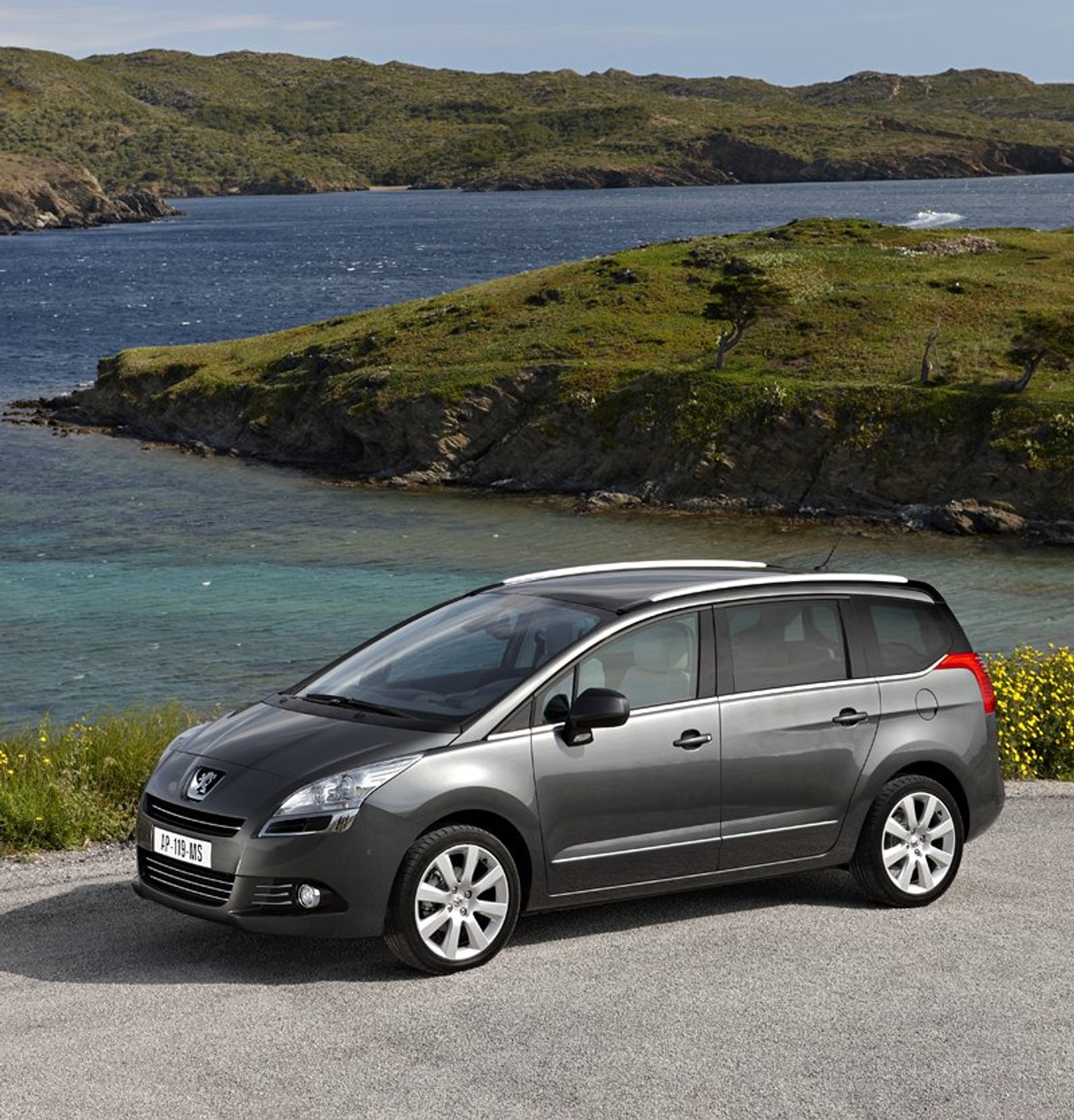 Peugeot: 5008 - duży, wygodny, nowoczesny, dla 5 lub 7 osób