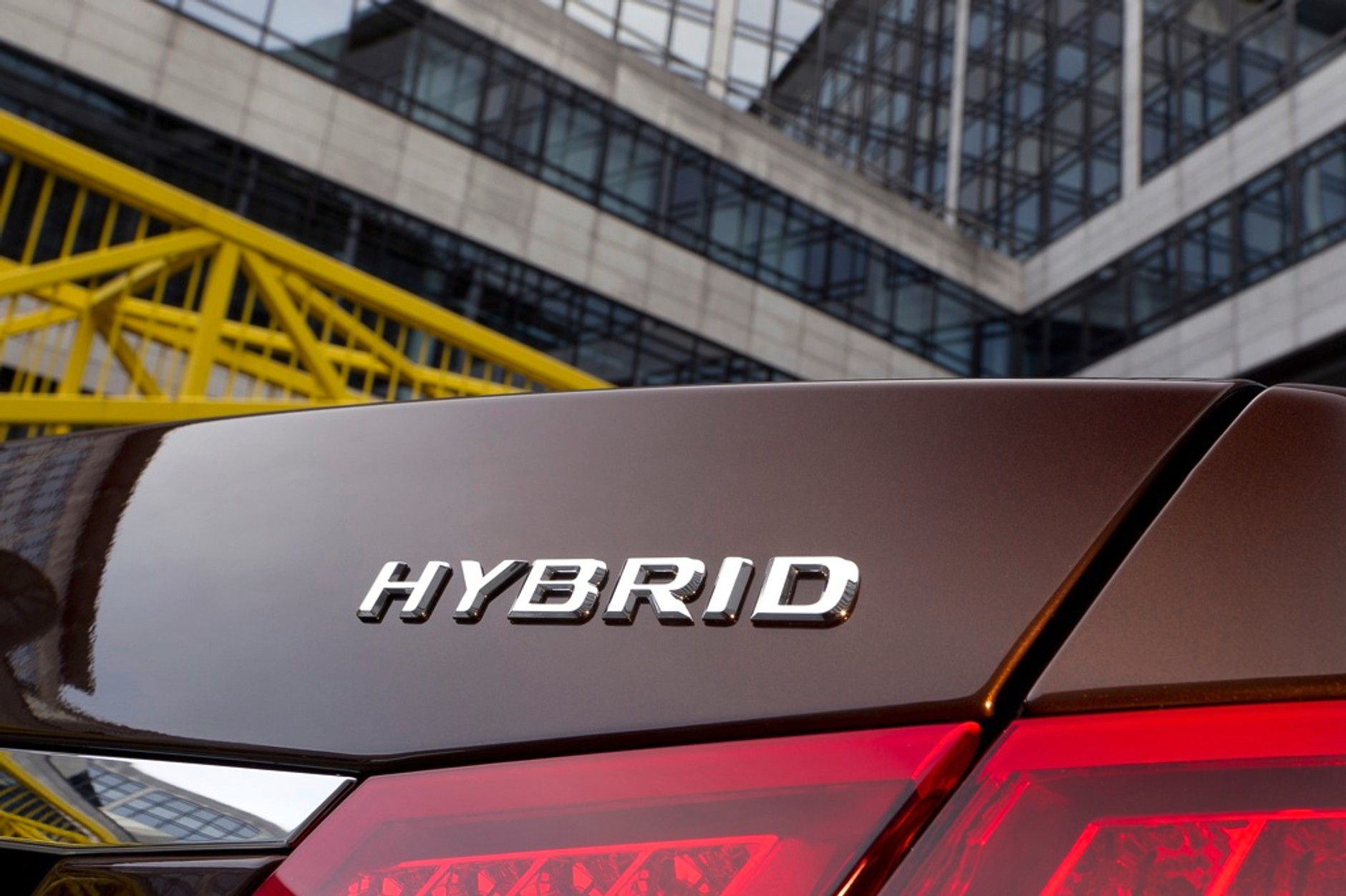 Mercedes Klasy E z napędem hybrydowym