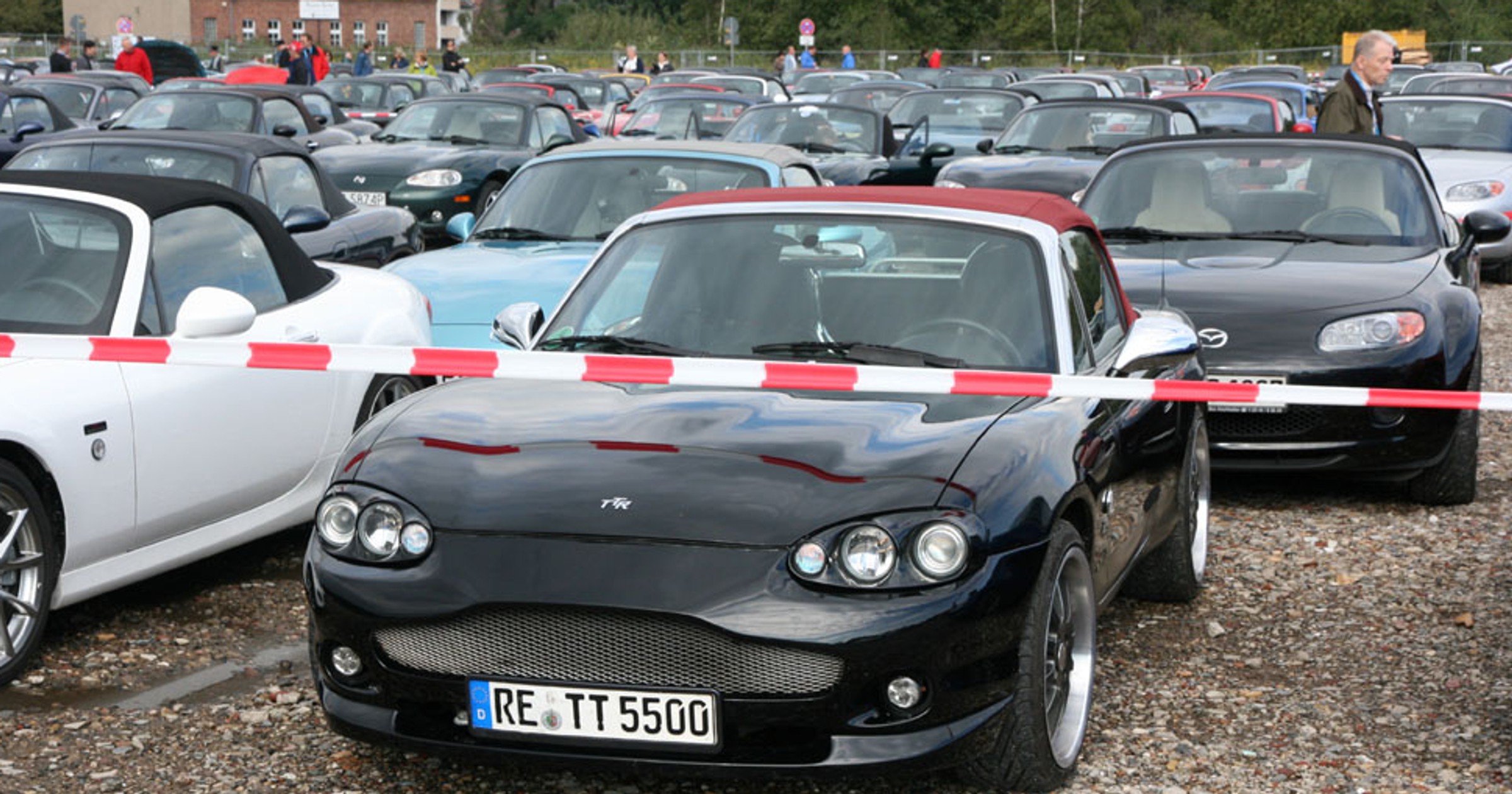 Rekord Guinnessa pobity! Najdłuższy korowód Mazd MX-5