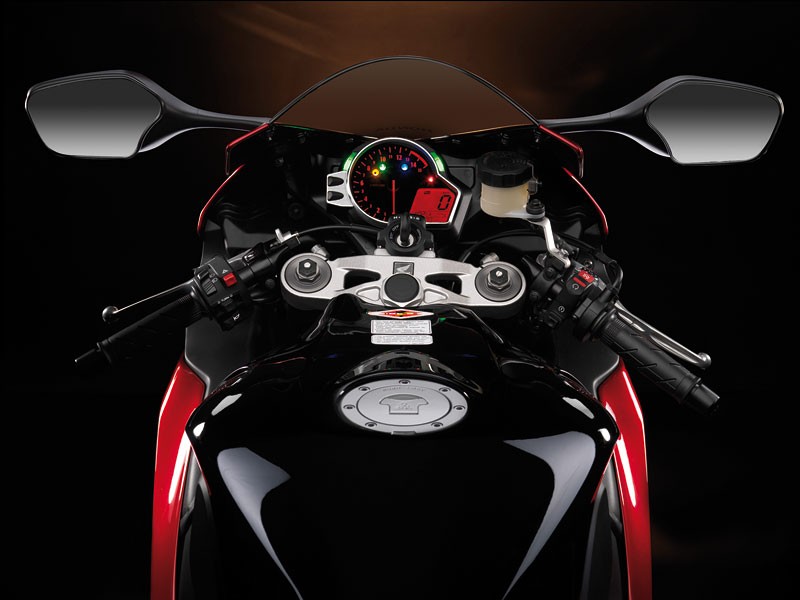 Honda CBR 1000 RR Fireblade 2008: naostrzona żyletka (prezentacja)