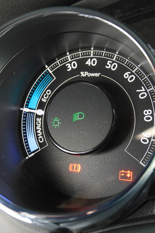 Peugeot 3008 HYbrid4: hybryda dla rozrzutnych ekologów