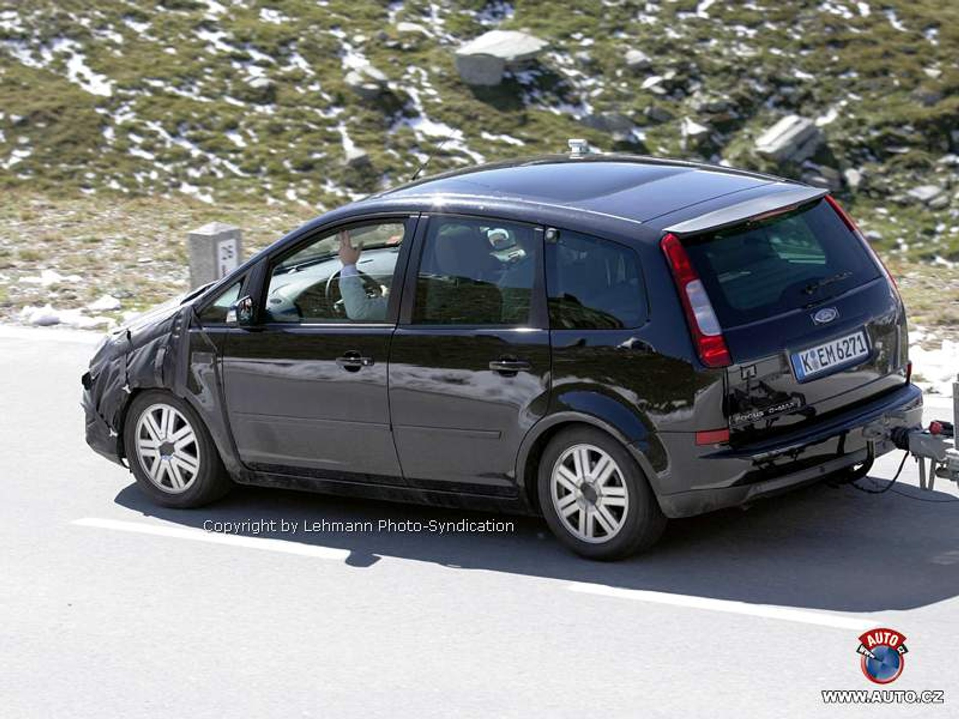 Zdjęcia szpiegowskie: face lifting Focusa C-Max