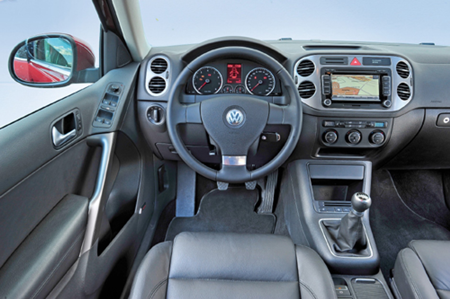 Honda CR-V kontra Subaru Forester, Nissan X-Trail i VW Tiguan - porównanie suvów z silnikami benzynowymi