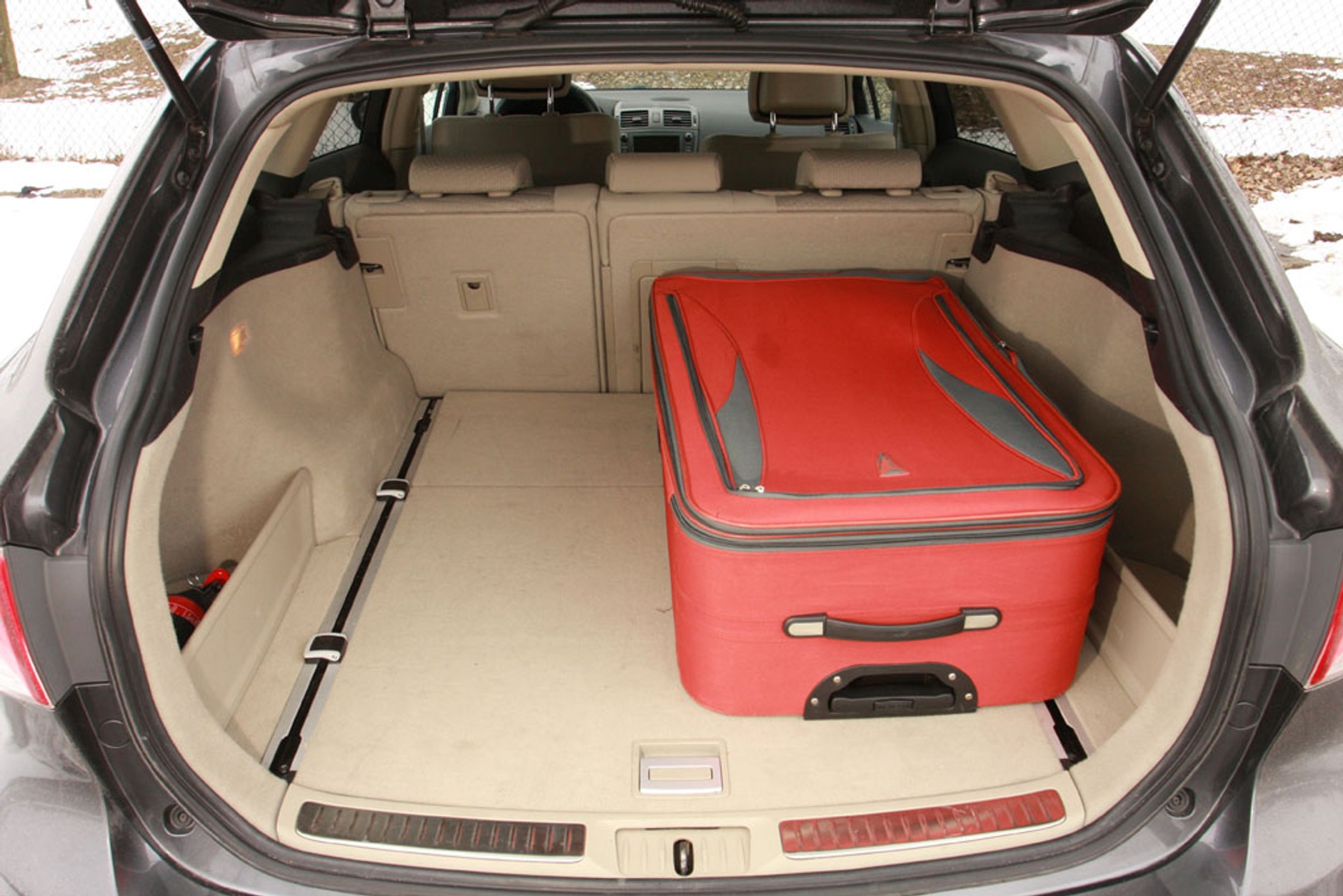 Zmieniona, ale bardzo podobna: Toyota Avensis 2.2 D-CAT SOL PLUS