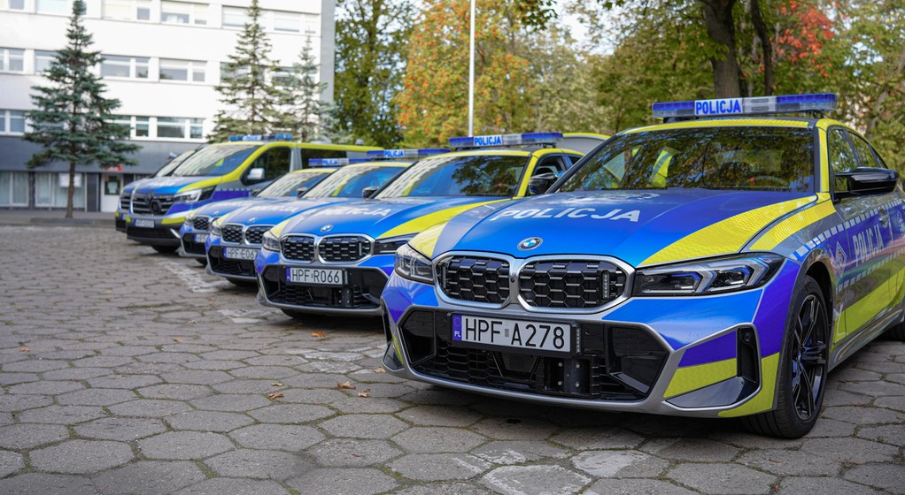 Łódzka policja dostała 11 sztuk BMW M340i oraz dwa Renault Trafic