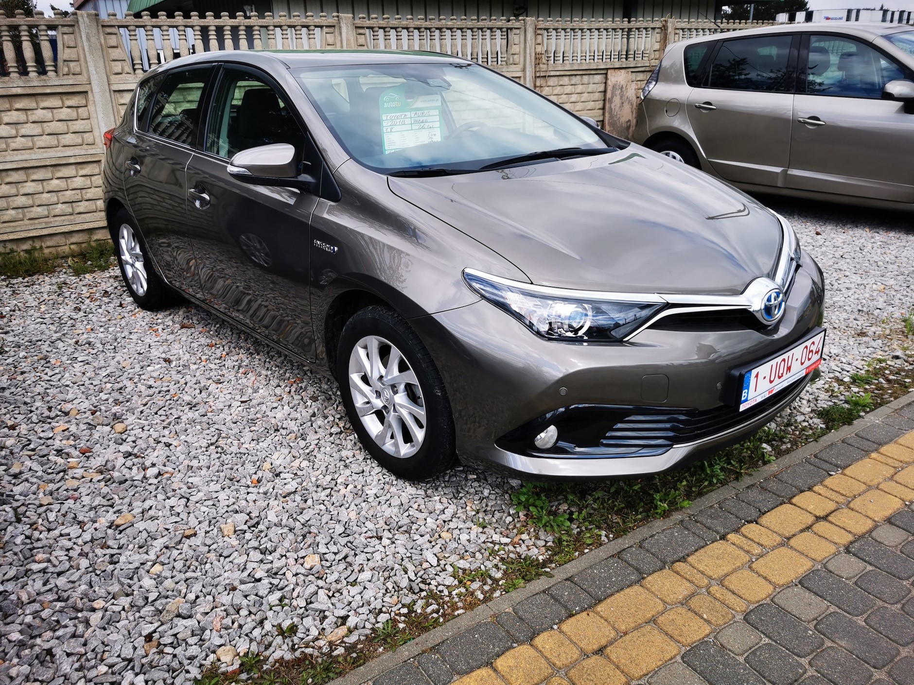 Gdy paliwo drogie, rosną ceny hybrydowych Aurisów: 69 900 zł za  czteroletni samochód tej wielkości to jednak dużo