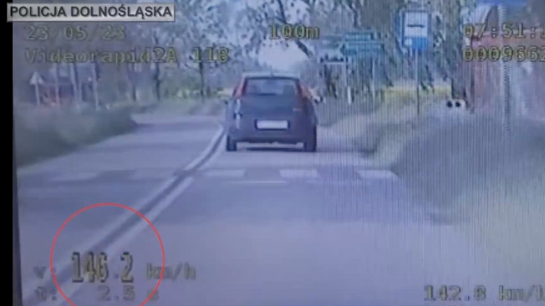 Szokująca prędkość w terenie zabudowanym