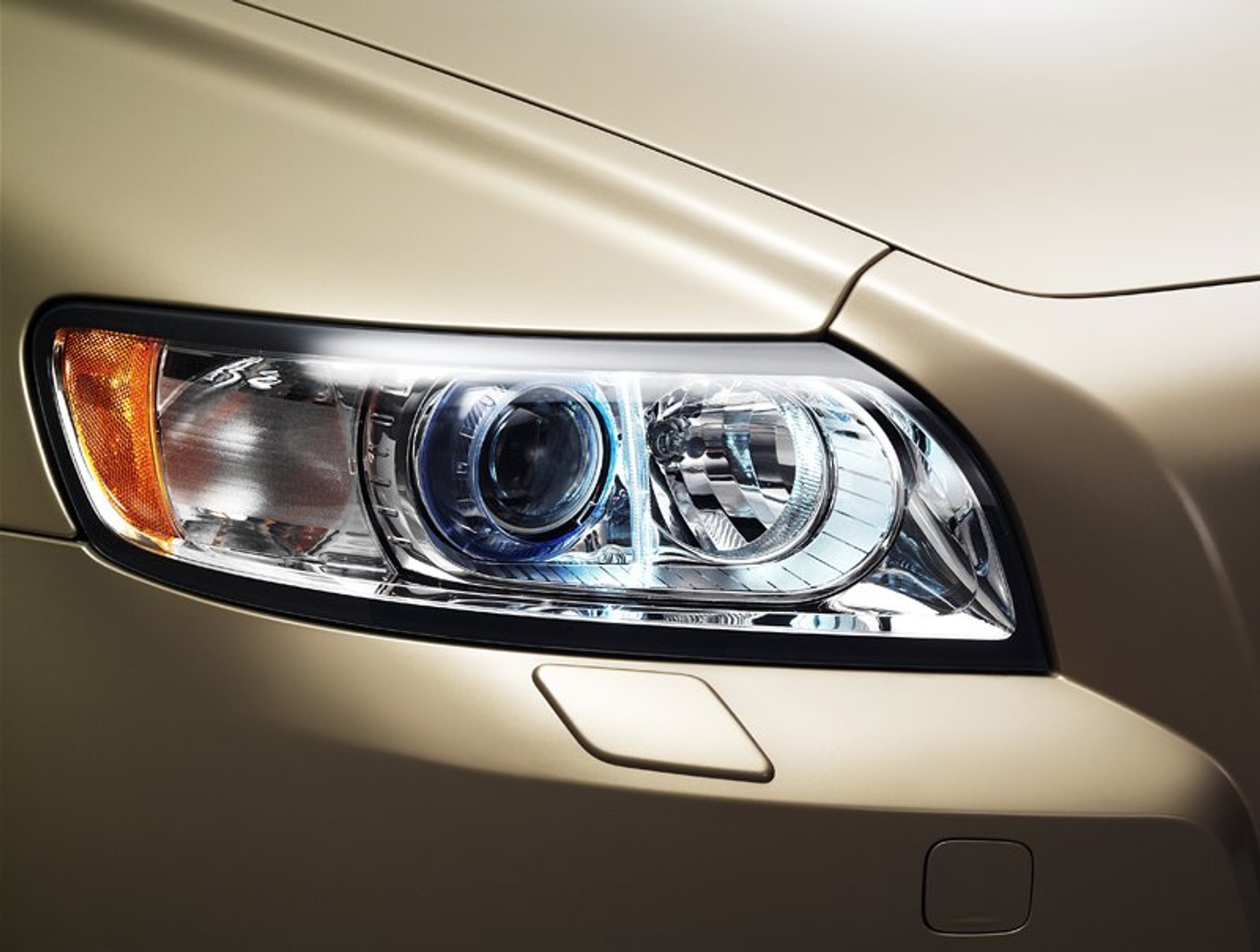 Odmłodzone Volvo S40 i V50 na starcie (WIDEO)