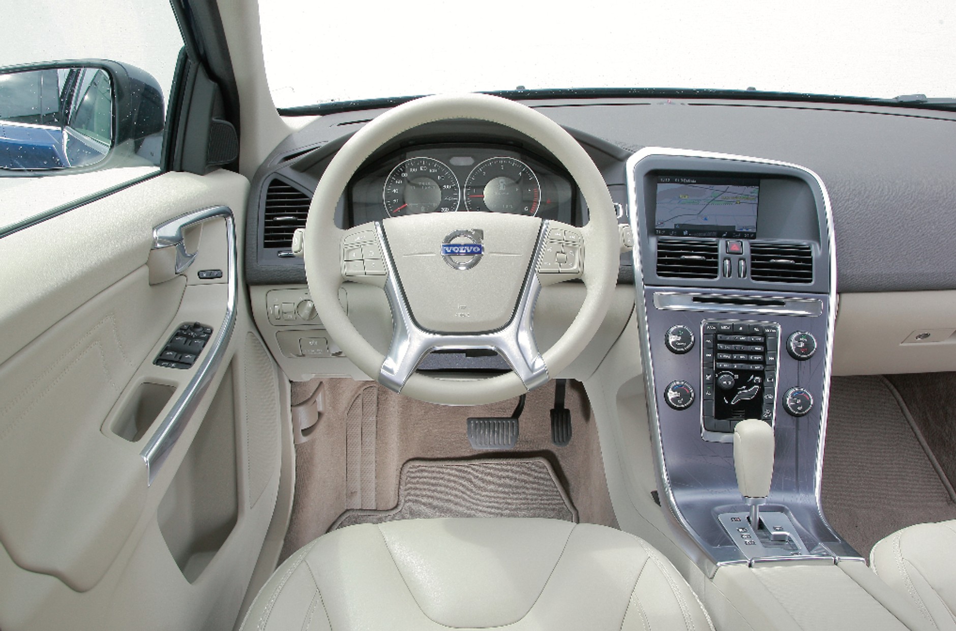 Jedno spojrzenie na deskę XC60 kończy zwykle dyskusję na temat tego, czy Volvo jest, czy nie jest marką premium