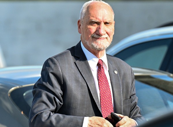 Czy Antoni Macierewicz może jeździć, mimo 30 punktów karnych na koncie? Wkrótce nie będzie mu do śmiechu
