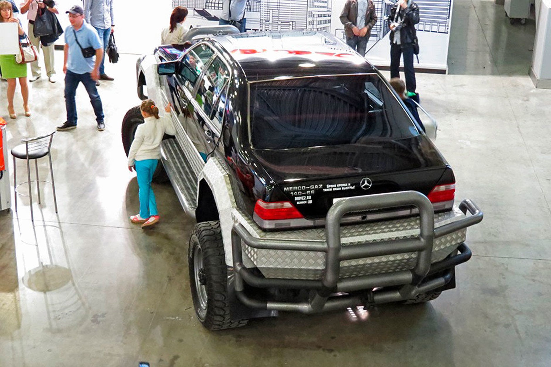 Rosyjski pojazd ma bazie Mercedesa klasy S W140 i GAZ-a 66