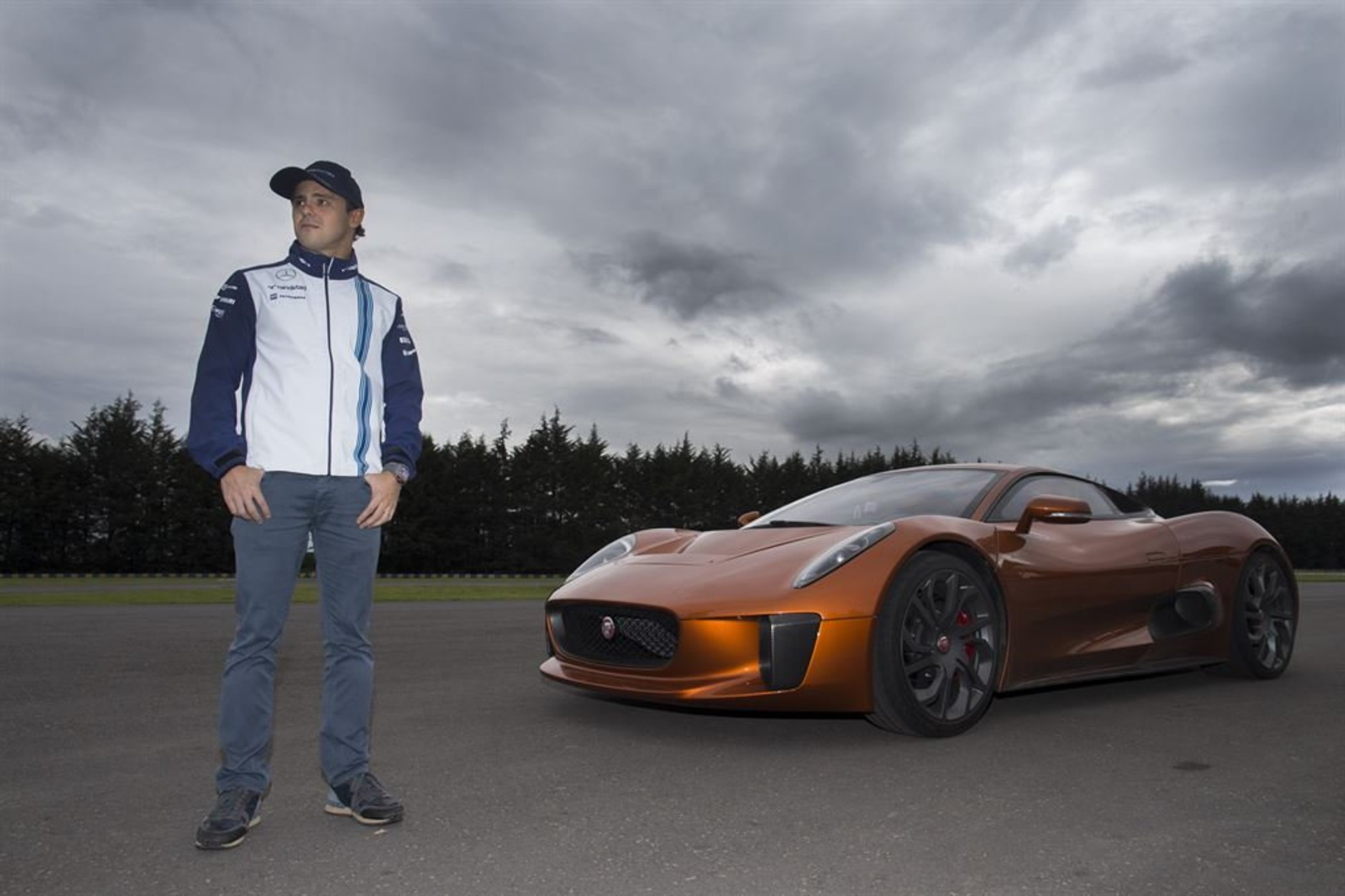 Felipe Massa za kierownicą Jaguara C-X75