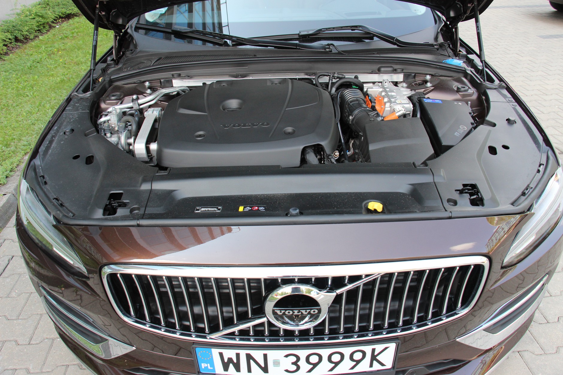 Volvo S90 T8 Inscription – Hybryda nie do oszczędzania