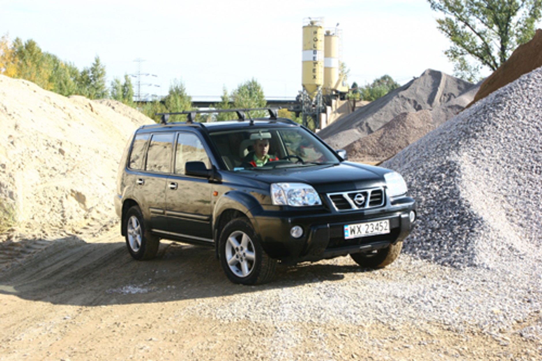 NISSAN X-TRAIL 2.0 - Mocny ciałem i...