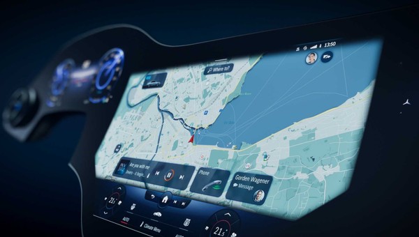 Mercedes - sztuczna inteligencja i ekrany niemal na całą szerokość kabiny