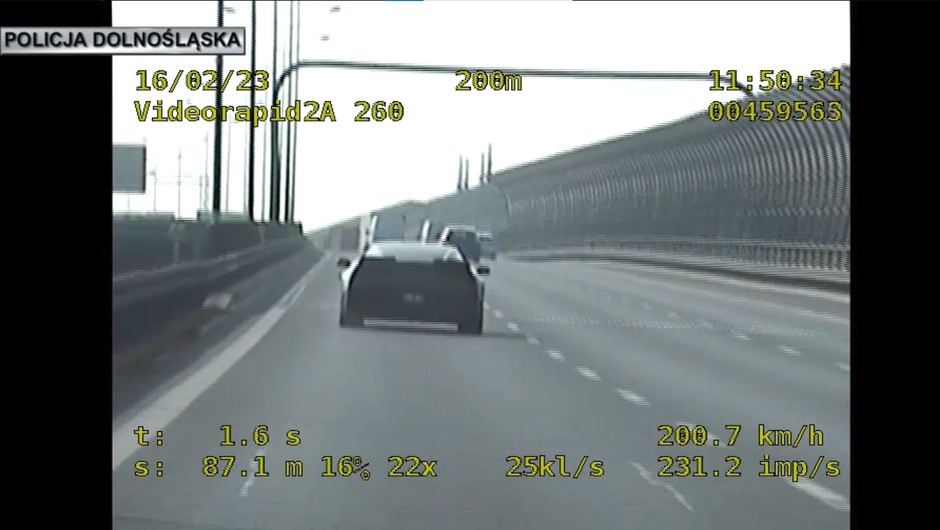 Kierowca Corvette zdecydowanie przesadził z prędkością