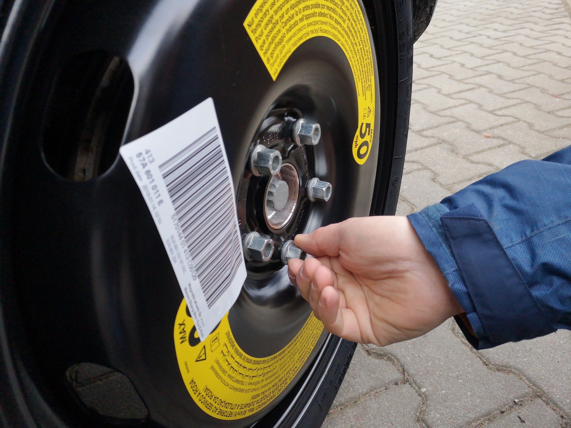 Wymiana koła krok po kroku