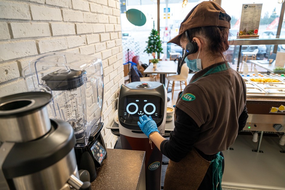 Pierwsze w Europie roboty na stacji paliw Shell. Pilotażowe projekt we Wrześni w Polsce