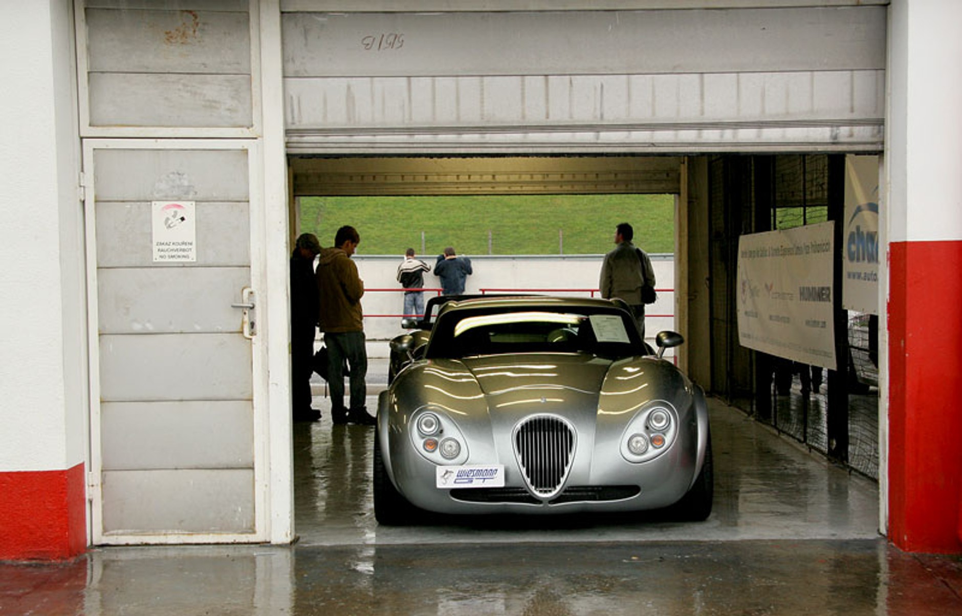 Autodrom Most: sportowe rakiety w deszczu (fotogaleria)