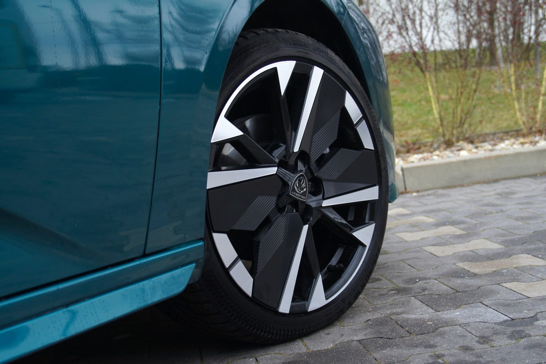 Peugeot 308 1.2 Hybrid 145 KM