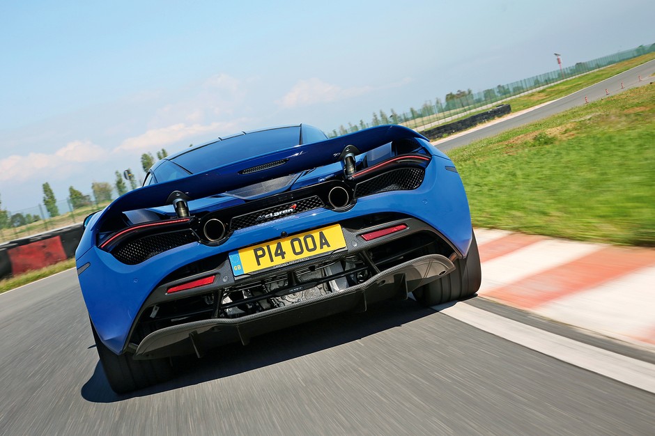 Porsche 911 GT2 RS kontra McLaren 720S - szybko jeździć ty musisz