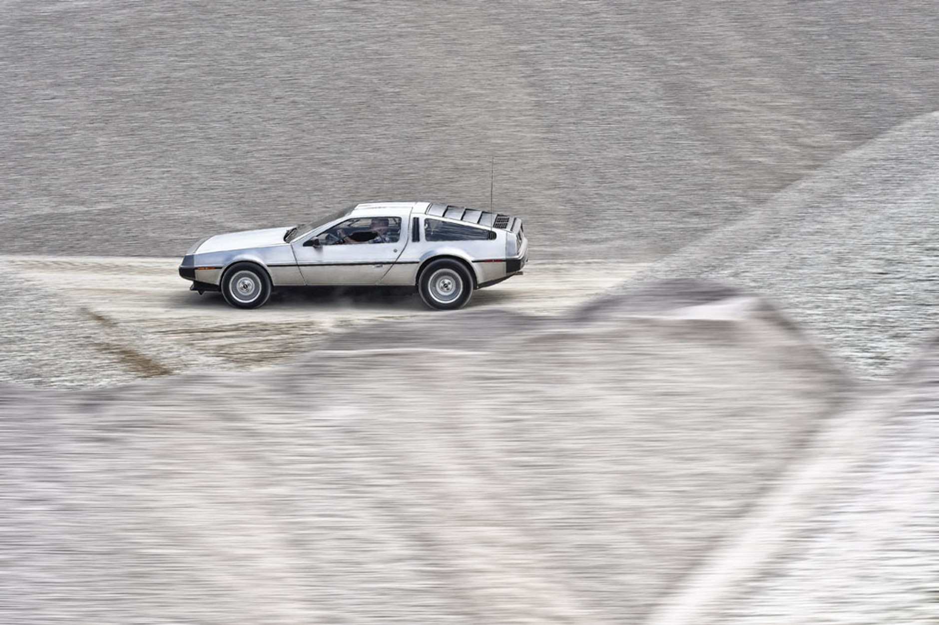 DeLorean DMC-12 i BMW i8 - Wechikuły czasu