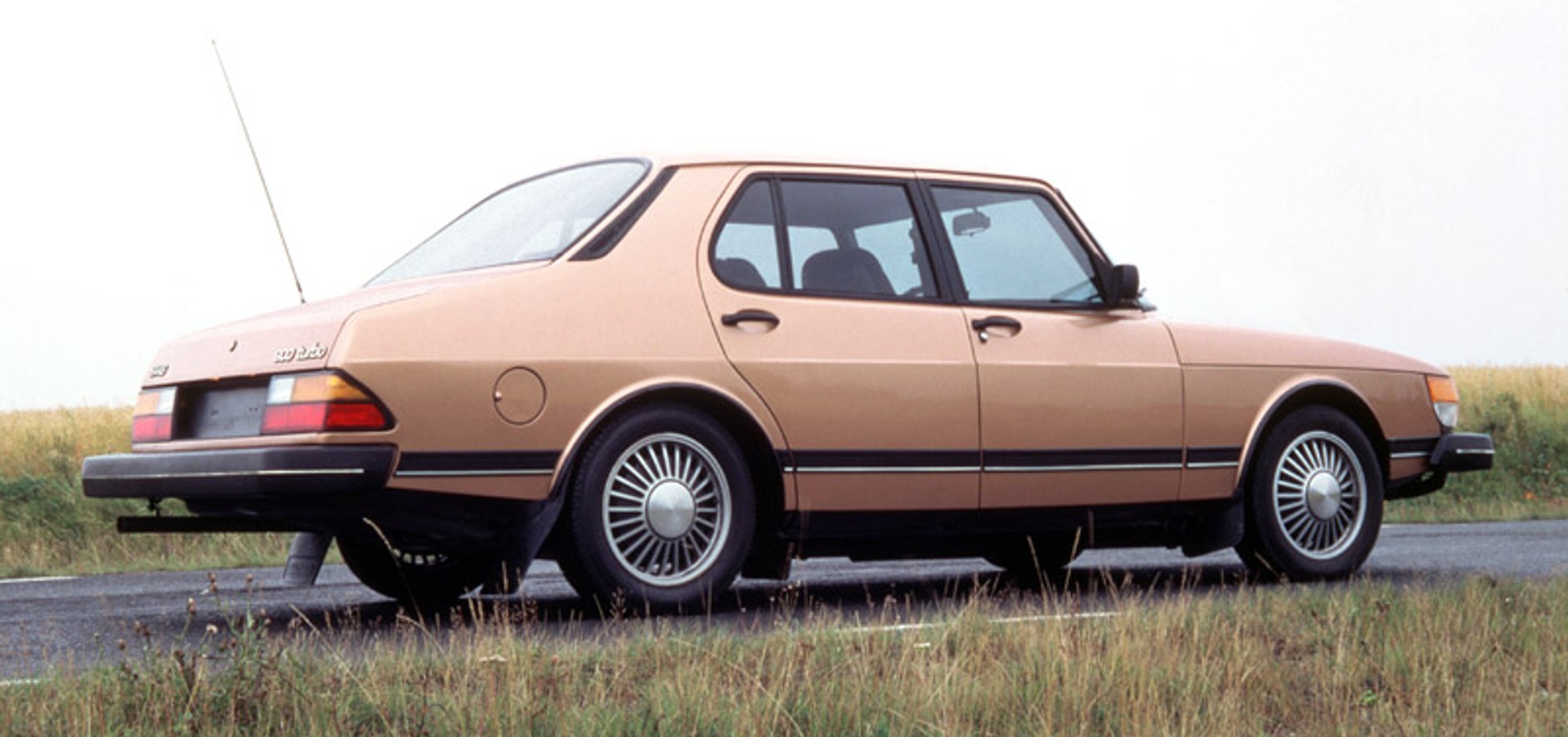 Saab 900 – historia szwedzkiego luksusu