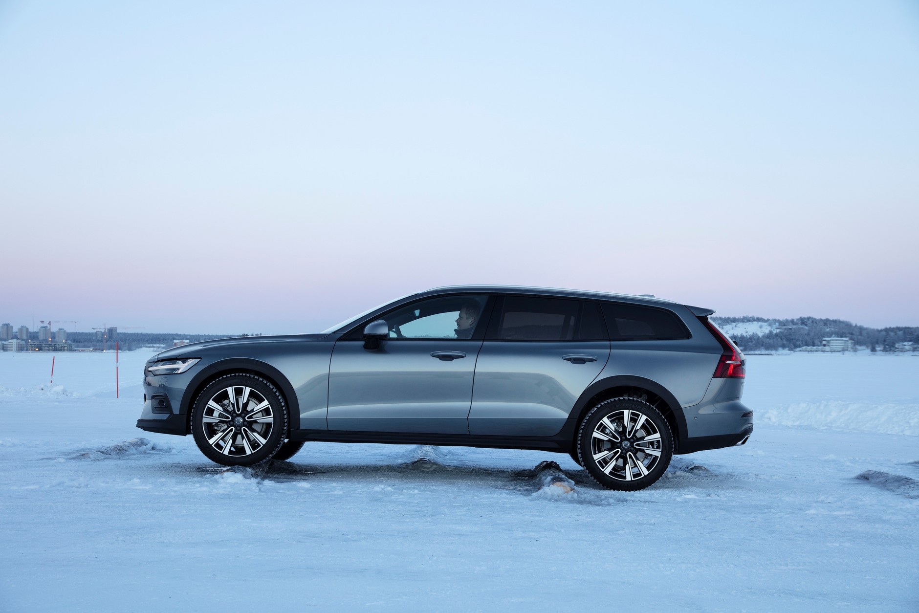 Volvo V60 Cross Country 2 generacja 2020 rok