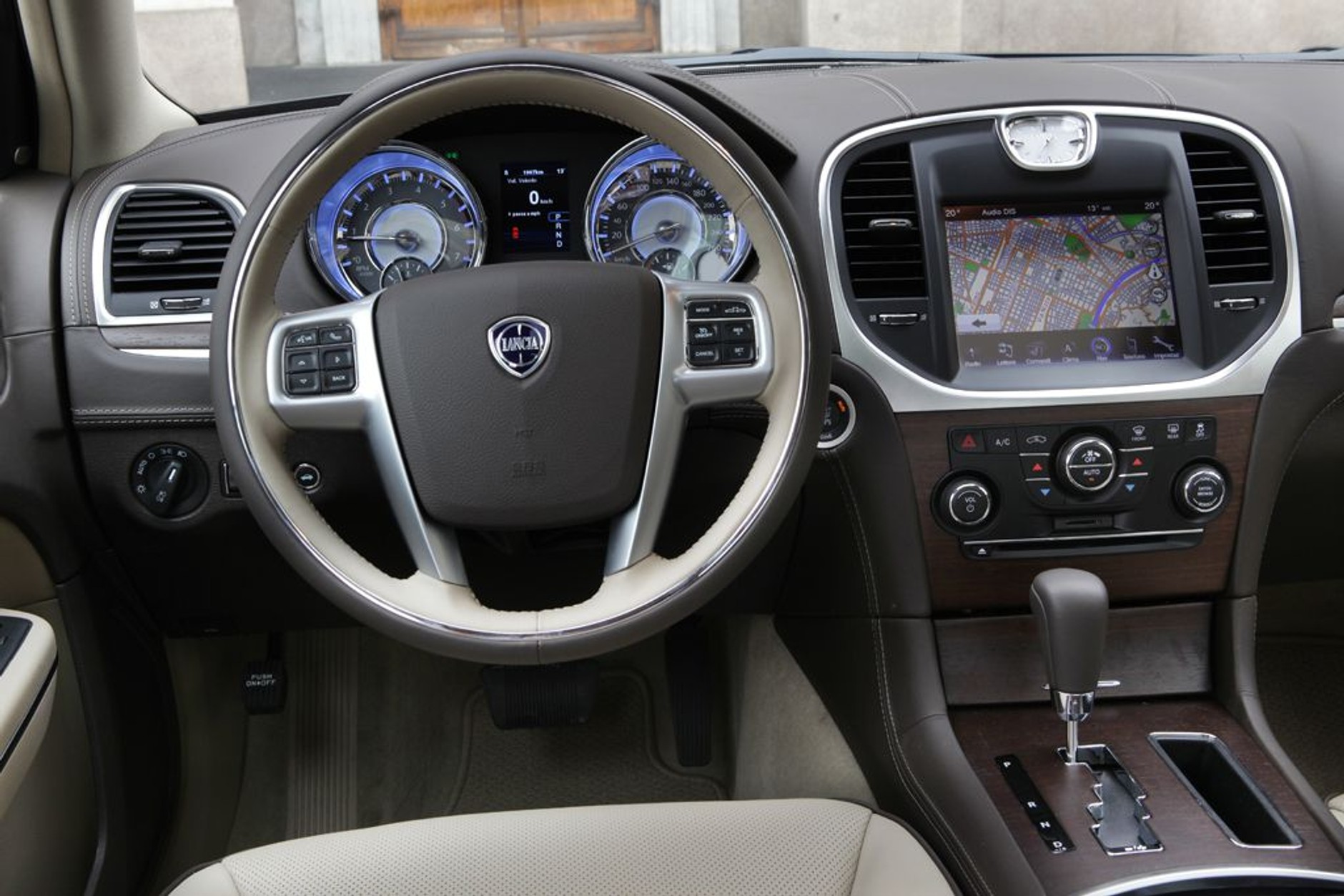 Lancia Thema w polskich salonach (ceny)