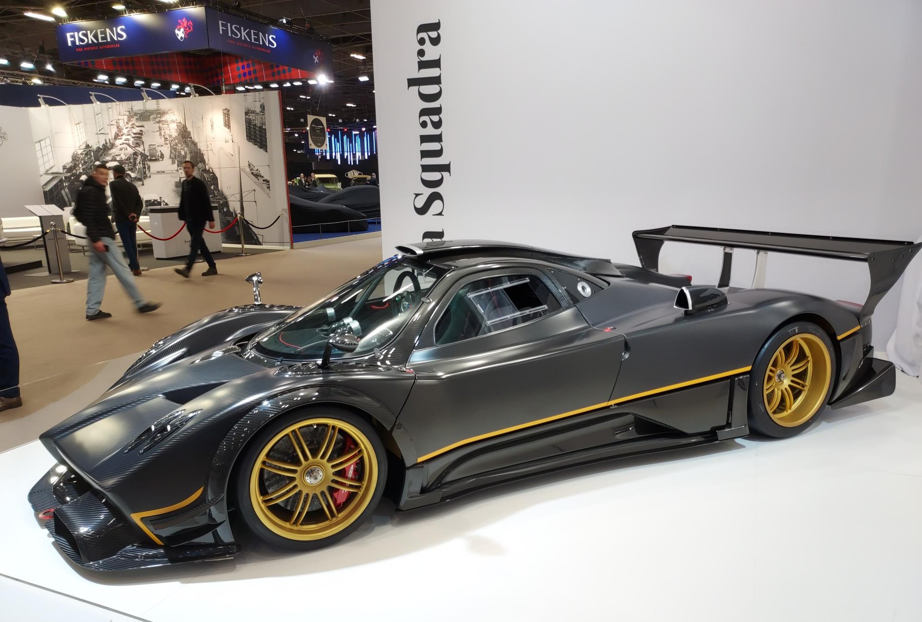 Retromobile 2025. Pagani na polskim stoisku firmy La Squadra