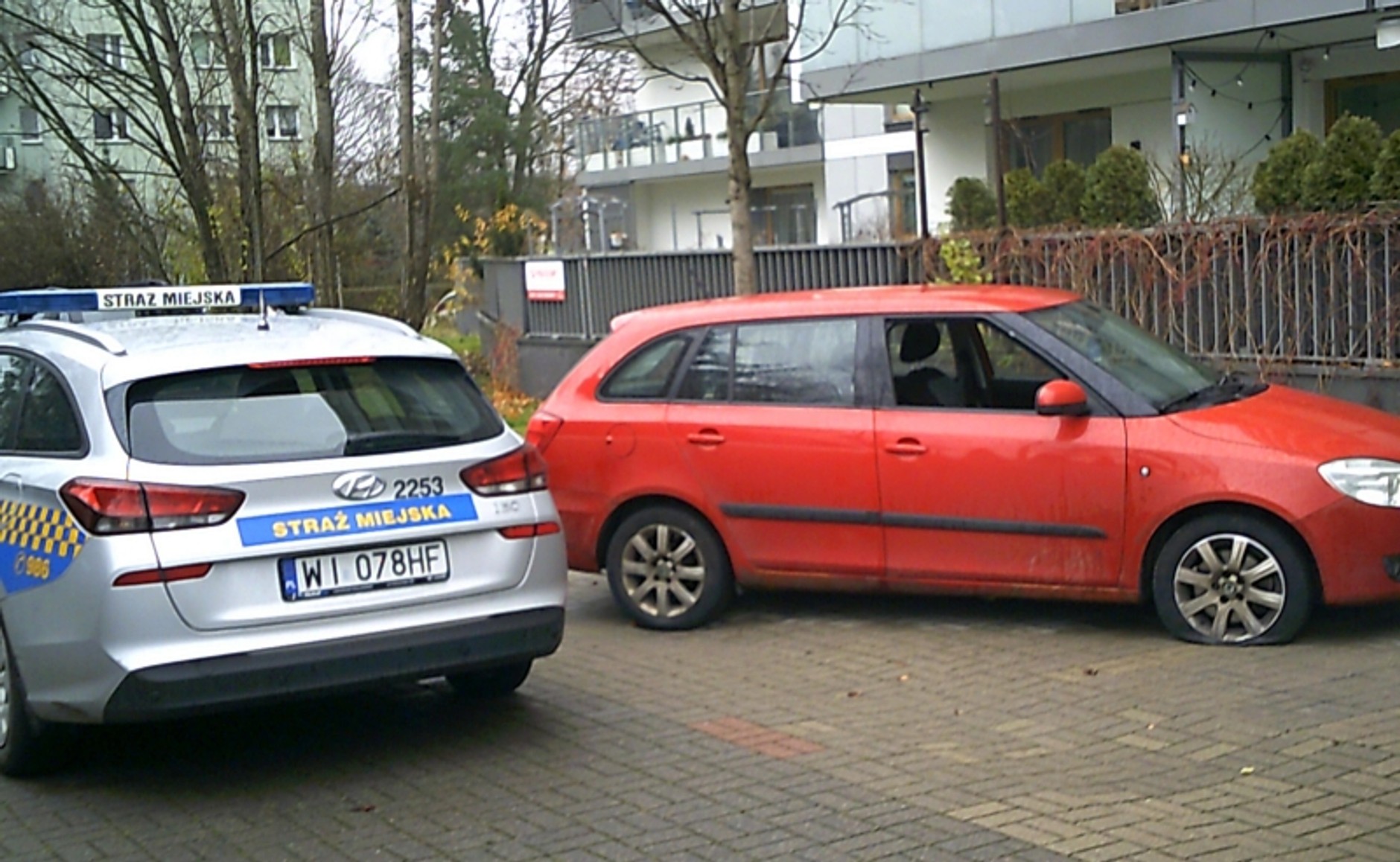 Podejrzany samochód na warszawskim Ursynowie