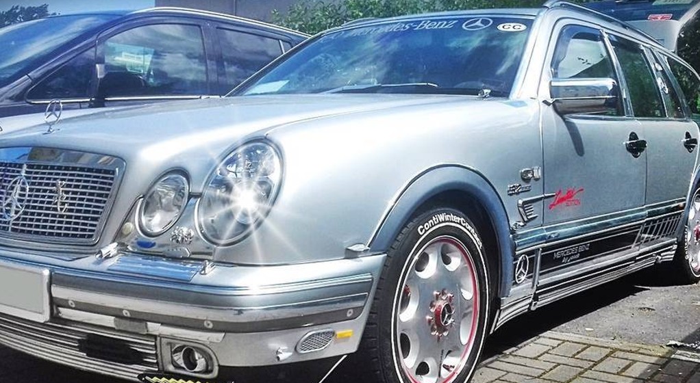 Mercedes E S210 "okularnik" - oszpecony z miłości, jest na sprzedaż