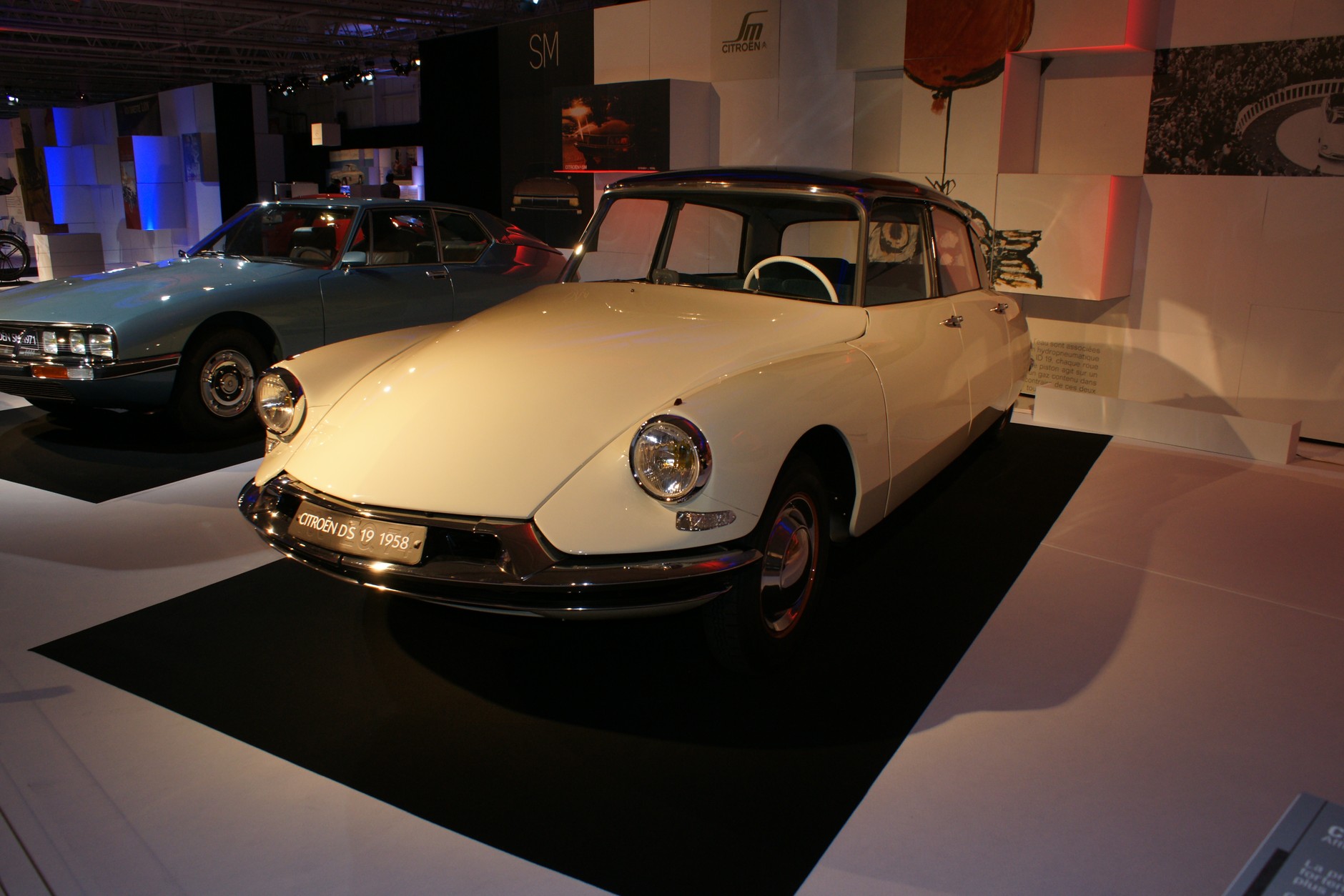 Klasyki i ich reklamy na salonie w Paryżu