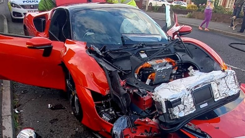 Ferrari SF90 wypadek UK