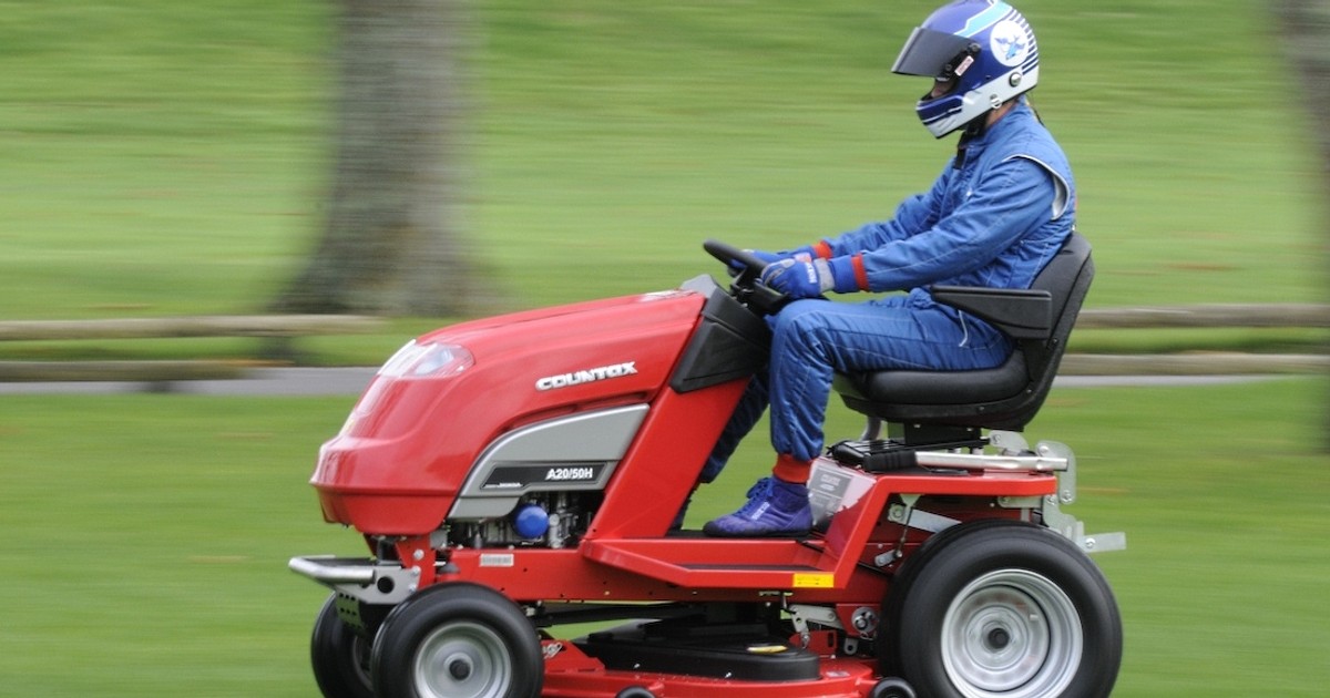 160 km/h… kosiarką do trawy!