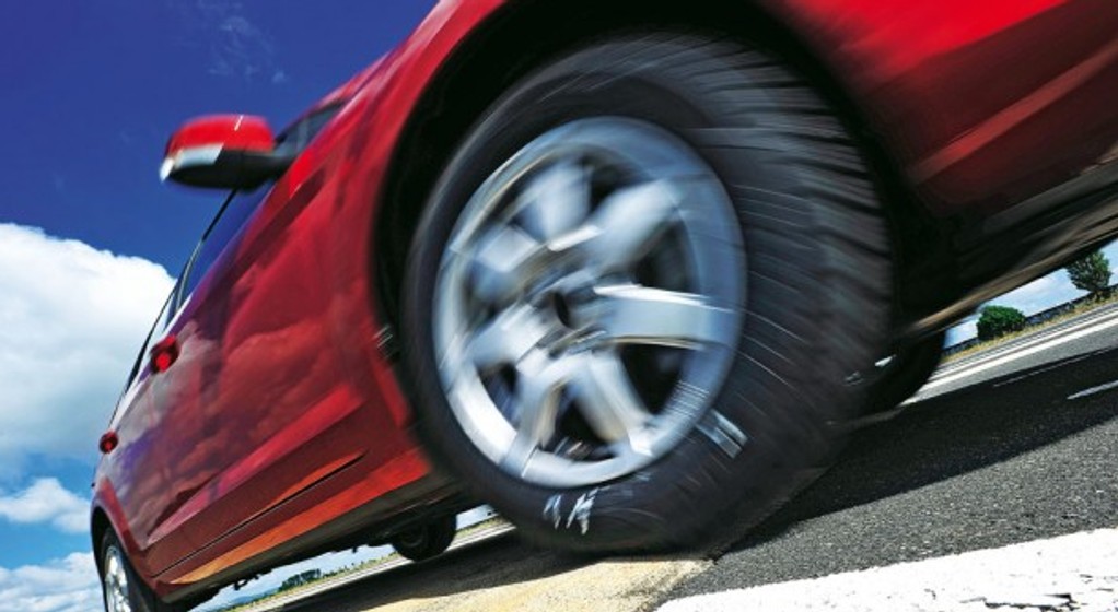 Opony sezonowe czy całoroczne ?