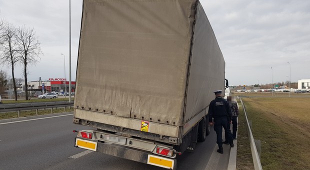Zatrzymali białoruską ciężarówkę. Inspektorzy byli w szoku, gdy odkryli usterkę