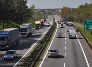 Czasowe zniesienie zakazu ruchu dla aut ciężarowych