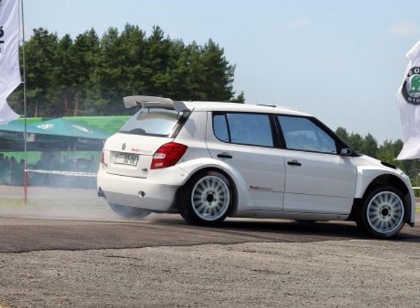 Fabia S2000 walczy o homologację
