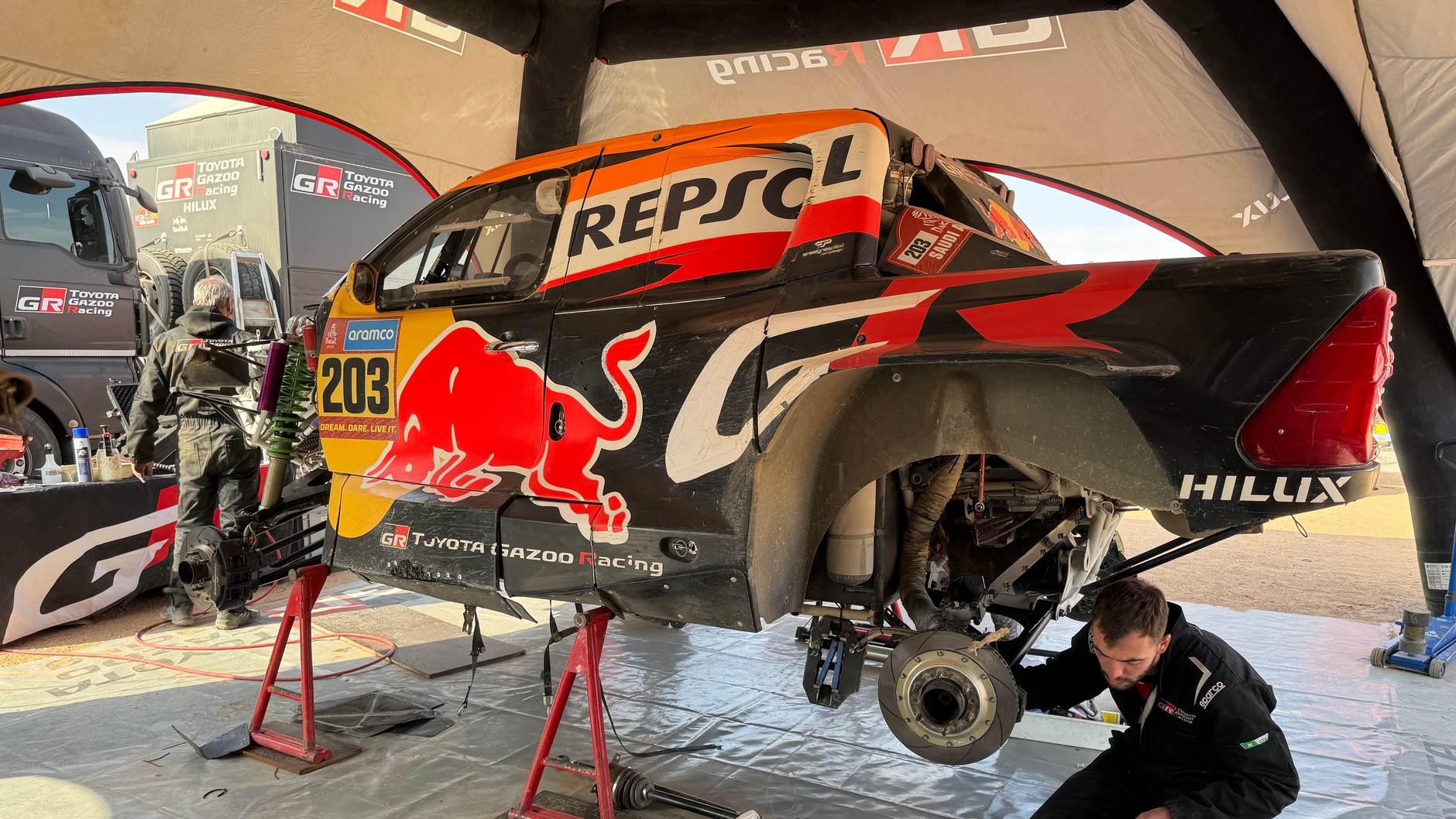 Stanowisko Toyota Gazoo Racing na biwaku Rajd Dakar 2025