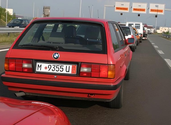 Jak rząd łupił kierowców po wejściu Polski do UE, a "Auto Świat" mu w tym przeszkodził