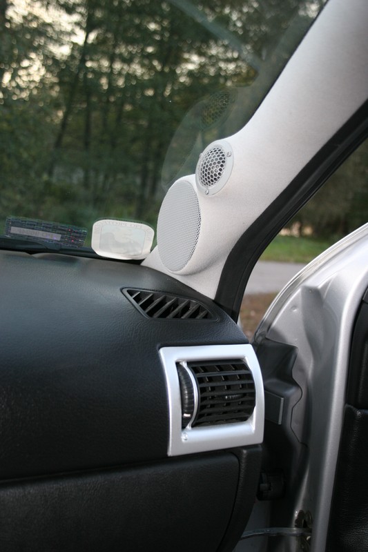 Opel Astra II. Część zestawu trójdrożnego: Scan Speak oraz DLS