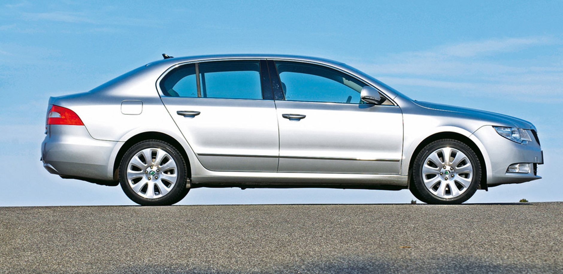 Citroen C5 kontra Renault Latitude i Skoda Superb: szukamy ekonomicznej limuzyny dla biznesmena