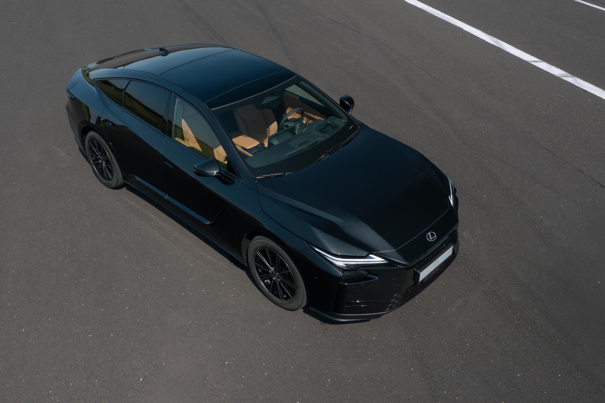 Nowy Lexus ES w polskiej ofercie. To już nie jest tylko bogatsza Toyota Camry