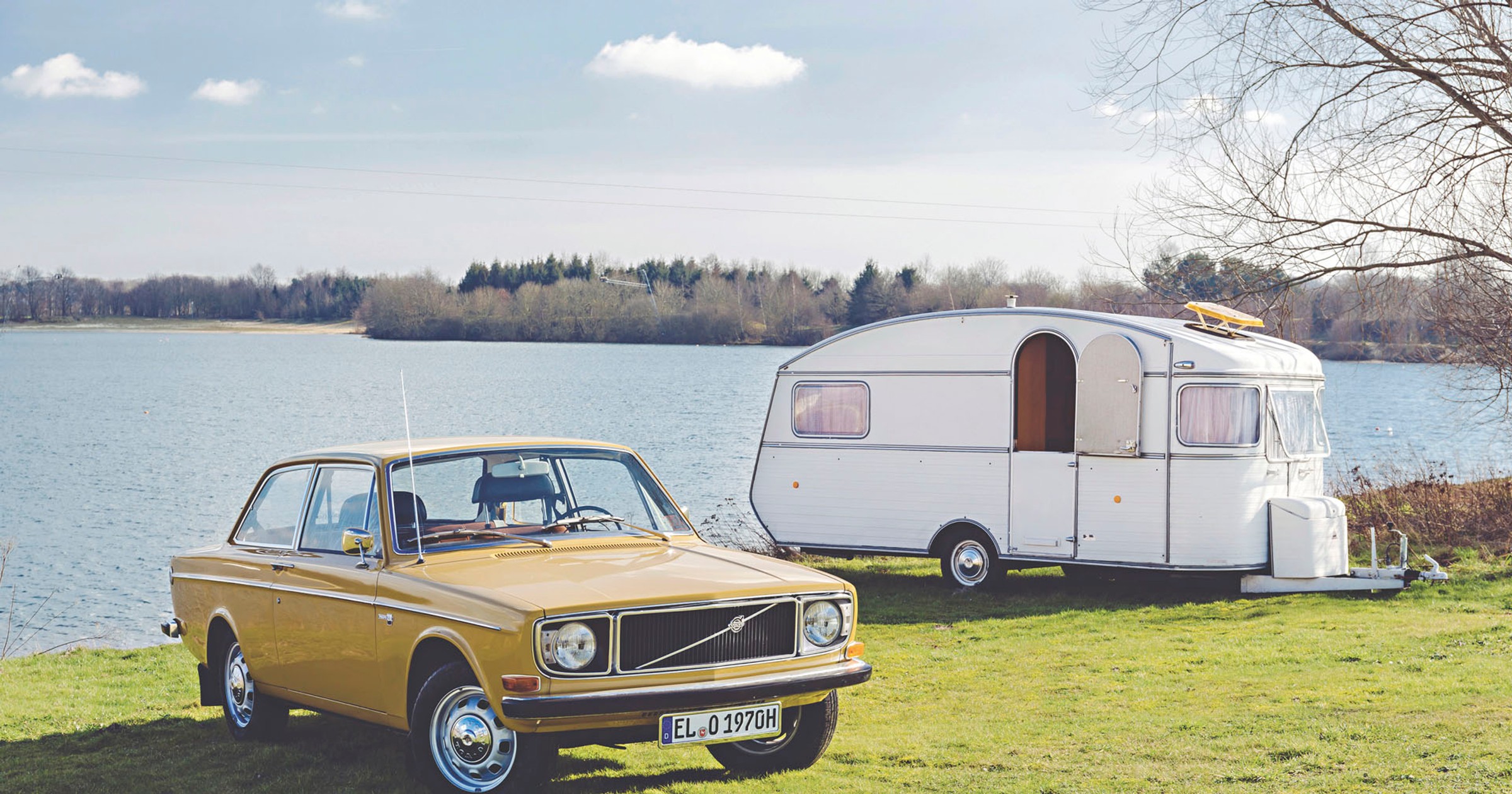 Volvo 142 DL - wakacje z przyczepką